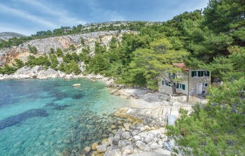Robinson-style romantic isolated waterfront villa on Hvar island! Complete privacy is guaranteed! Fantastic sea views! Nice pebble beach below the villa! Total surface is 105 sq.m. Villa was completed renovated following modern fashion in 2009. Two l...