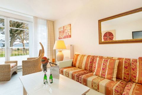 The approximately 80 m² holiday apartment is located directly on the beach promenade. It has, among other things: 2 bedrooms (one of which has a direct sea view) with cable TV, flat-screen internet, a living room with a wonderful panoramic sea view f...