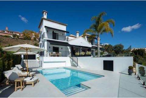 The most amazing villa at the most amazing price - €3.95M (Plus furniture package available). A classic Andalucian style property with unobstructed sea and mountain views and which commands an elevated positions over the hillside above La Quinta. Fro...