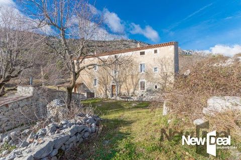 CG4716_MONS: Former stagecoach relay dating back to 1720 with an area of approximately 1200 m2, nestled between scrubland and forests covering about 61 hectares. Historical charm, exceptional views, and privileged location in the heart of nature and ...