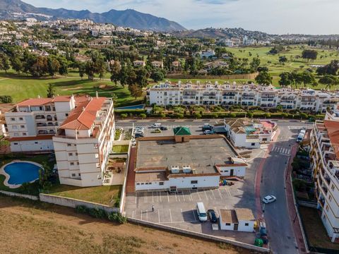 Plot of 3.875 m2 located in the exclusive area of Mijas Golf, next to the road that connects the municipalities of Fuengirola, Mijas, Coín and all those villages in the interior of the Guadalòrce Valley, this situation allows us to be in a well commu...