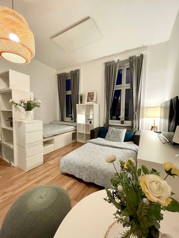 Cozy Studio 10 min away from the city center at the super trendy and lively Yppenplatz. Favorite area of many young people, with great small cafes and brunch bistros.