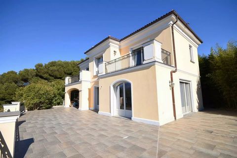 In a picturesque location within close proximity of the sea, between Bordighera and Vallecrosia, lies La Conca Verde, a splendid newly constructed villa crafted in a neo-Provençal architectural style. Spanning over 200 square meters and featuring an ...