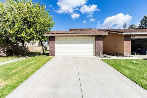 Welcome to your charming 3-bedroom, 2.5-bathroom home located in Highland Meadows, in Placentia. Step into this freshly carpeted haven with a kitchen featuring stylish tile countertops. Situated in a corner location, enjoy added privacy and proximity...