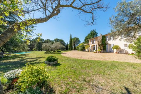 In Cucuron, just 10 minutes from Lourmarin, one of the most beautiful villages in France, discover this magnificent renovated farmhouse covering an area of 330 square metres, nestled on a 6.5-hectare plot of land. The property is warm and welcoming a...