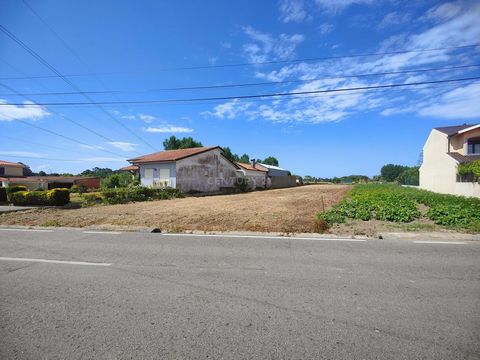 Urbanizable land on Rua 18 de Fevereiro in Bustos - Oliveira do Bairro with the following characteristics: Total area: 3,061 m2 Confrontations: North and South with private land, East Rua 18 de Fevereiro and West with path. Located in a low-density r...