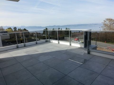Located in a quiet and peaceful area on the heights of Evian les Bains, less than 10 minutes by bike from the landing stage for Lausanne, this residence of Standing offers beautiful apartments with neat architecture. This T4 of 86 m² located on the 2...