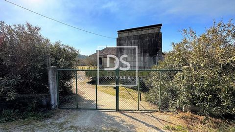 LARGE AND SUNNY FARM!! - Located in Vila Boa do Bispo, Quinta da Casadela is composed of an area of 21,267 m2, bordered by two streams. The farm has several buildings: - Manor House of two floors, all in stone with a gross area of 297 m2; - Ruin of a...