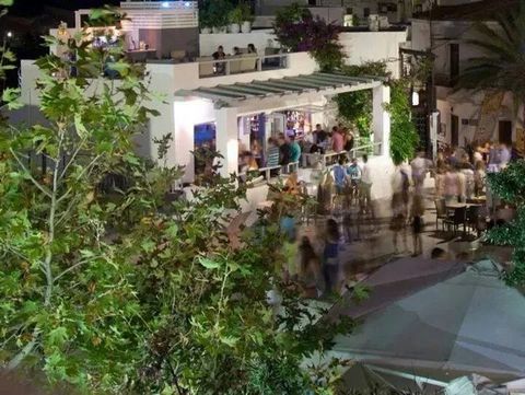 The well-known cafe-bar Afanera in the heart of Skyros is looking for a new owner and is available for sale. It is located in one of the busiest locations of the island, in the square of Skyros. The store consists of a ground floor space of 50 square...