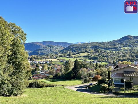 LAND WITH VIEW Seize the opportunity to build the house of your dreams on this exceptional plot of land of 1136 m², ideally located on the heights of Saint-Girons. With a privileged exposure to the south-east, this land offers a breathtaking and unob...