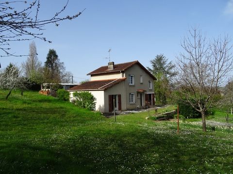 Dpt Charente (16), à vendre SAINT YRIEIX SUR CHARENTE maison P6 de 116,74 m² - Terrain de 2 627,00 m²