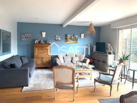 Exclusive in Marcq en Baroeul – located in Bourg – Saint Vincent, close to the city center. This large family home with 6 bedrooms plus an office is located in a second line of a private area. The luminous entrance leads to a large living room of app...