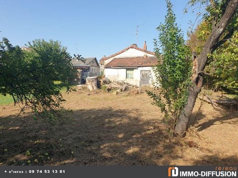 Mandate N°FRP155539 : House approximately 76 m2 including 4 room(s) - 2 bed-rooms. Built in 1948 - Equipement annex : Garden, parking, cellier, Fireplace, véranda, - chauffage : electrique - Expect some renovation - Class Energy E : 279 kWh.m2.year -...