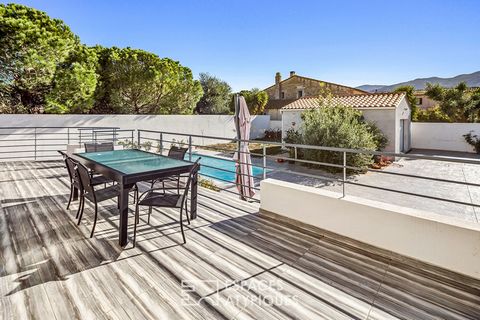 Set in a small hamlet facing the Albères, this recently renovated house combines its contemporary style with the serene beauty of its natural surroundings. Located next to a nature reserve, the property exudes tranquility and is a haven where you can...