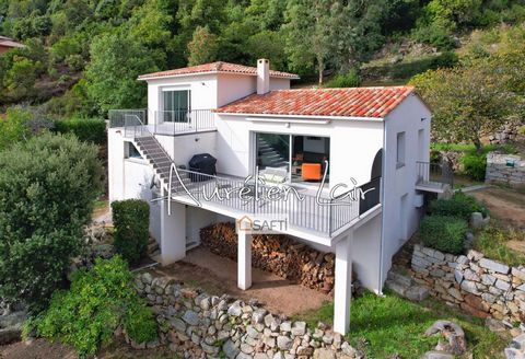 Located on the heights of the village of Conca, 10 minutes from Sainte-Lucie de Porto-Vecchio, this charming house offers an exceptional view of the surrounding countryside. With a surface area of ??110 m2, it consists of a pleasant living room with ...