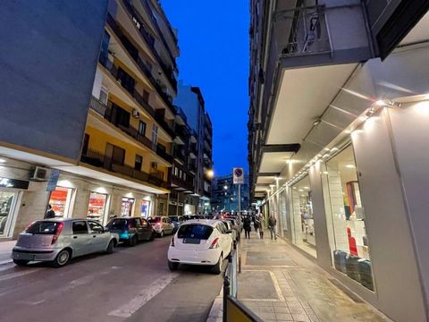 PUGLIA - BARLETTA (BT) - VIA LEONTINE DE NITTIS Immersed in one of the most prestigious areas of Barletta, there is this magnificent commercial space for sale. Currently rented, it represents a unique opportunity for those wishing to invest in a pres...