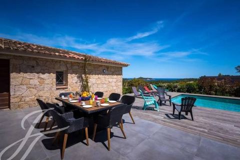 Close to the charming coastal village of Pinarello, nestled in a remarkably tranquil setting, this 200 sq. m. property boasts a beautiful indoor swimming pool. Boasting a breathtaking view of Pinarello Bay and its famous tower, this property's charm ...