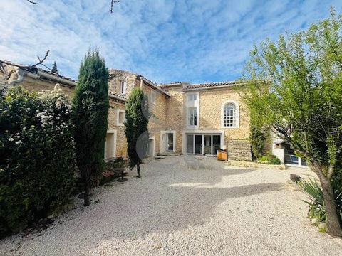 BEDOIN REGION - MONT VENTOUX On the heights of a beautiful village at the foot of Mont Ventoux, nestled on a 1,600 m² plot of land in a peaceful, natural, unoverlooked environment, you'll fall in love with this magnificent 180 m² farmhouse renovated ...