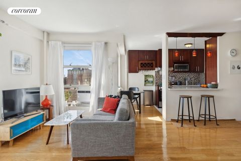 Gorgeous Renovation! Stunning open city views. This Sun flooded renovated jumbo studio in Morningside Gardens has floor to ceiling windows which allow unobstructed high floor vistas to the east and south, affording light all day. This beautiful home ...