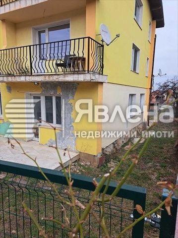 Yavlena sells an exclusive floor of a house in Bistritsa, Pancharevo area, a few minutes walking distance from the center, shops, a pharmacy and all public transport stops. It is an apartment with a total area of 82 sq.m. the first of a three-story h...