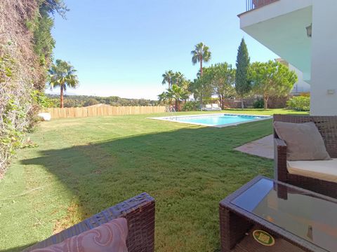 Villa for sale in , Sotogrande with 5 bedrooms, 4 bathrooms, 1 toilet and with orientation south, with private swimming pool, private garage (6 parking spaces) and private garden. Regarding property dimensions, it has 525 m² built, 1,525 m² plot and ...