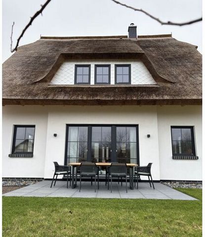 Reethus Meerverliebt * New 2024 * 140sqm thatched roof house * 4 beds for up to 6 people * Sauna, fireplace, 2 terraces and large fenced garden