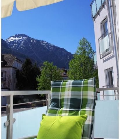 Newly built, super cosy flat with a sunny balcony that overlooks the Predigtstuhl, plus lift and underground parking space, in Bad Reichenhall's city centre.