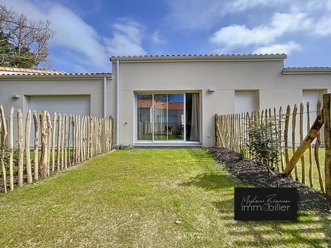 We will fall in love with this charming new house just delivered!! It offers you an entrance, a beautiful very bright living space with open fitted and largely equipped kitchen, a beautiful bedroom of almost 12 m2, a shower room and separate toilet. ...