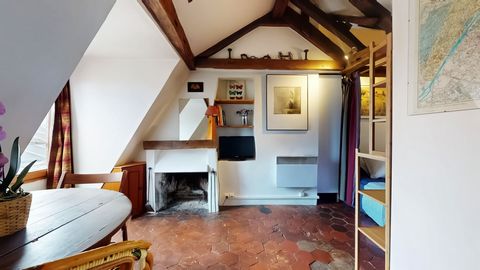 A 2 rooms perfectly located in the 4th arrondissement. A beautiful 16th-century building located near from Ile Saint Louis, and less than 5 minutes from the metro line 1, Saint Paul. This studio is ideal for young couples.