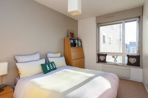 The apartment has immediate access to the main metro line in Paris (Line 1), to the Monoprix supermarket and to the woods. People appreciate its very convenient location for families and for business. Assets : - Immediate proximity to Les Sablons met...