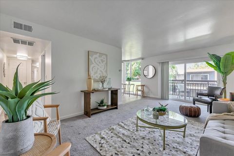 Best deal in Mountain View...A Must See! This charming condo is centrally located on the Los Altos and Palo Alto borders and is ideal as a starter home for you and your family. Located in the attendance area for the following highly-rated schools: Sa...