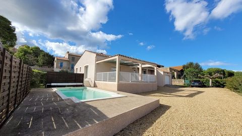 Medieval village with all shops, cafes, primary, 15 minutes from Beziers, 25 minutes from the motorway and 25 minutes from the coast. This villa is a gem of simplicity and practicality. Located in a peaceful neighbourhood close to shops, it offers 12...