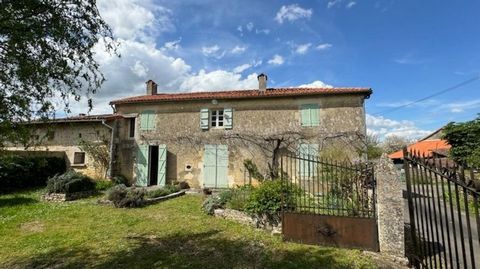 Located in Nanteuil-en-Vallée (16700), this charming stone house from 1873, carefully renovated, offers a unique living environment. Close to local amenities, this property offers an ideal location to enjoy city life while enjoying a peaceful environ...