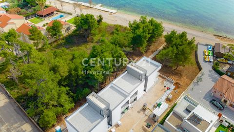 VIR, SOUTH SIDE OF THE ISLAND, LUXURIOUS APARTMENTS IN NEW CONSTRUCTION, 30 m TO THE SEA!   We mediate in the sale of luxurious apartments in a new building, only 30 m from the sea and a landscaped beach, with a private road to the beach, on the sout...