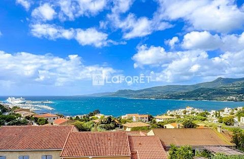 The LAFORET Ajaccio agency is pleased to present a 150m² house in Propriano with sea view. Ideally located, close to amenities or the town centre just 5 minutes away, and the beaches of Propriano or Olmeto. 1 hour from Figari or Ajaccio Napoleon Bona...