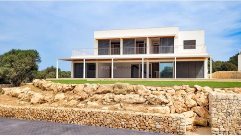 Do you want sea views, do you want a designer home, do you want your home in an area with privacy, what more do you want, this house has it all and you can build it yourself, read on, it's really worth it! The urbanisation Santo Tomas is one of the m...
