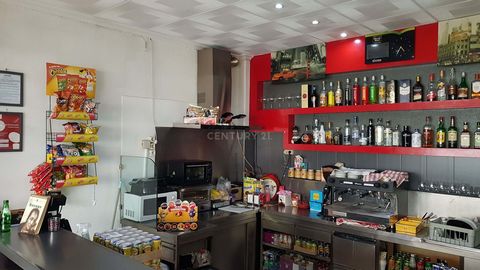 Coffee for sale on Rua do Olival in the Gémeos building in the Charlot Shopping Center, in Chaves. The property has a stainless steel countertop, freezer, two stovetops, air conditioning, a television, eight indoor tables and thirty-two indoor chairs...