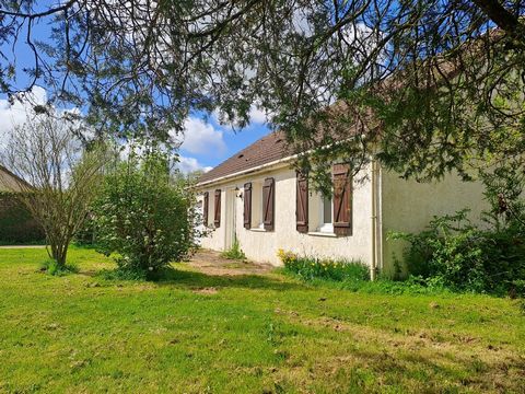 REF: 224216 EXCLUSIVE! For sale 7 minutes from Rambouillet, this pleasant house of 4 main rooms on one level of approx. 84 m2 of living space built on a quiet plot of land of approx. 1240 m2 offers: An entrance hall with cupboard, a living/dining roo...