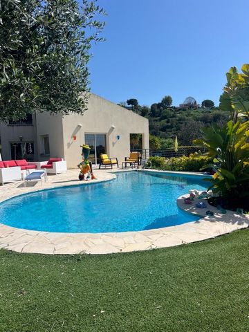 On the heights of Saint Laurent du Var, magnificent villa completely renovated with taste with an area of ??almost 250m2 of living space. A studio has been fitted out on one level with a bathroom with access to a laundry room and a large cellar. Upst...