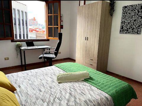 ABOUT CO-LIVING EL SECRETARIO El Secretario is a spacious co-living flat for nomads that want to spend some months in our beautiful city of Las Palmas. It is located in the best central area of LP, 5min from the beach. KEY FEATURES 4 Rooms with 2 sha...