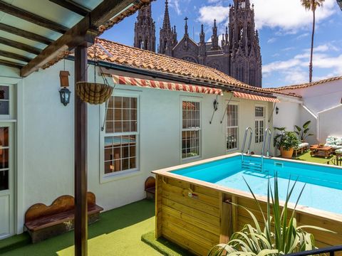 Gildana is an old stone house with tea wood beams, the heart of the Canary Island pine. It has been recently restored, but without removing its charm and allowing it to keep some of its older structures. Four large bedrooms and a small nursery with a...