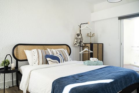 Welcome to our cozy studio, ideally located just 1.5 kilometers from the beach and Cascais downtown. The studio boasts a stunning balcony with panoramic city view, and partial ocean view. The studio comfortably accommodates up to 2 people, making it ...