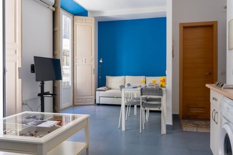 El Apartamento Mar y Arte se encuentra en pleno centro de la ciudad de Málaga, a 150 metros de la Plaza de la Merced y a 200 metros del Museo Picasso. Cuenta con 1 habitación doble, un salón con TV y sofá cama, cocina, baño con ducha y balcón. CONDIC...