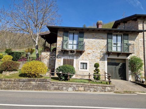 Montecreto - Cimone Montecreto is a delightful mountain village just 10 km from the Mount Cimone ski area and in the heart of Frignano full of hiking routes for all tastes. Rustic stone house, completely renovated and arranged on two levels. Ground f...