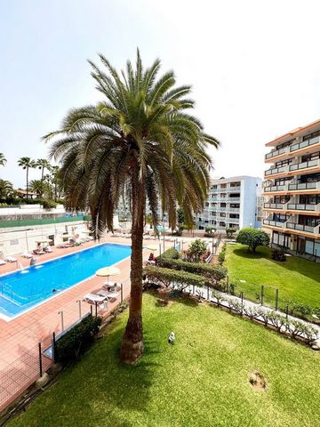 Abraham Redondo together with Best House is pleased to present this apartment in the best area of Playa del Inglés, a few meters from the Yumbo shopping center. In addition, the apartment has a swimming pool and private parking. The property has a re...