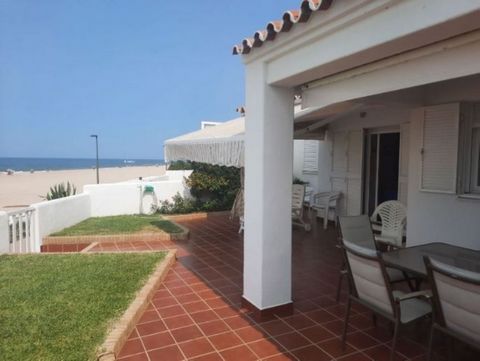 A unique opportunity in Pueblo Andaluz, on the beachfront, with a 162 mÂ² construction! This spacious home has a large living room, five bedrooms, four bathrooms, fully equipped kitchen, laundry room, laundry patio, terrace with panoramic views, a ch...