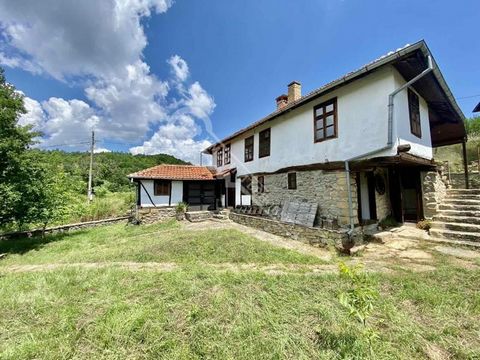 Properties Tarnovo offers you a renovated house near the town of Voneshta Voda, namely the town of Kisyovtsi. The property is located in a quiet place with panoramic views. The proposed property has been renovated and the authentic Renaissance style ...