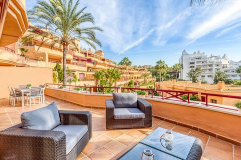 We are proud to offer this ready to move in five bedroom apartment in the font line beach complex of Riviera Andaluza surrounded by gardens and a community pool. The complex is only metres away from the seashore and the residents benefit from having ...