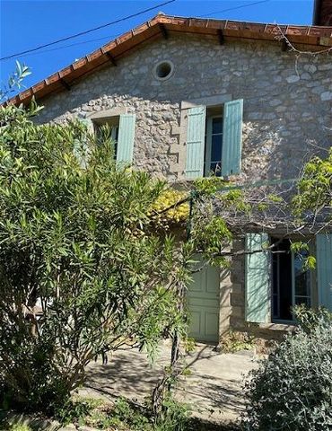 Pretty village with all amenities (school, restaurants, bar, :) situated 20 minutes from Beziers, 20 minutes from Pezenas and 30 minutes from the sea. Exceptionaly renovated stone house (former accomodation of a distillery) with a living space of abo...