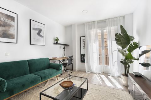 Step into a brand-new 2-bedroom, 2-bathroom apartment located in the heart of Madrid, boasting a privileged location mere steps from the city´s main attractions. Surrounded by the finest restaurants, this apartment offers a seamless blend of comfort ...